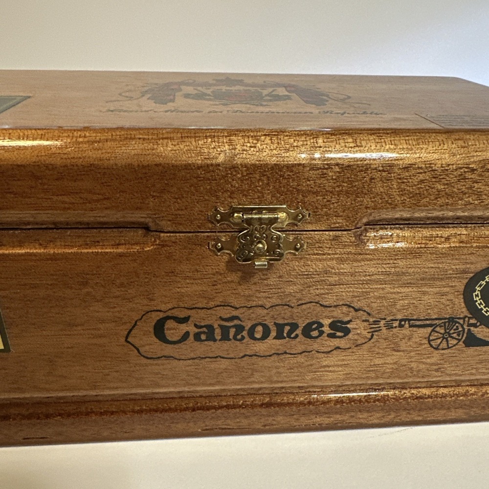 Arturo Fuente Wooden Cigar Box Hinged Clasp Stickers - Picture 2 of 9
